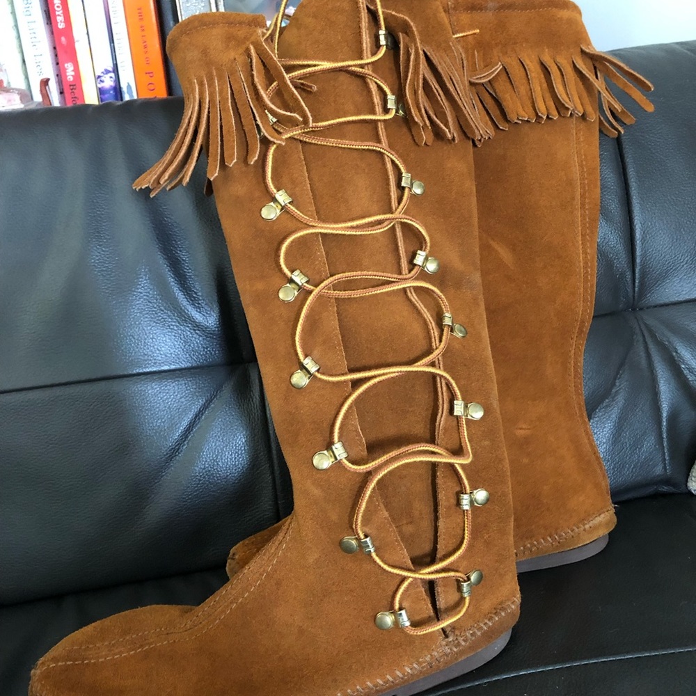 Minnetonka moccasin lace-up boots. Suede leather.